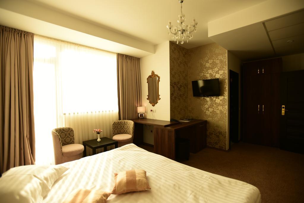 La Rocca Boutique Hotel Craiova Habitación foto